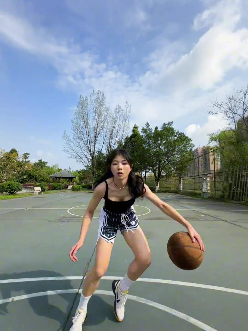 看著有點實力，敢背打我不？